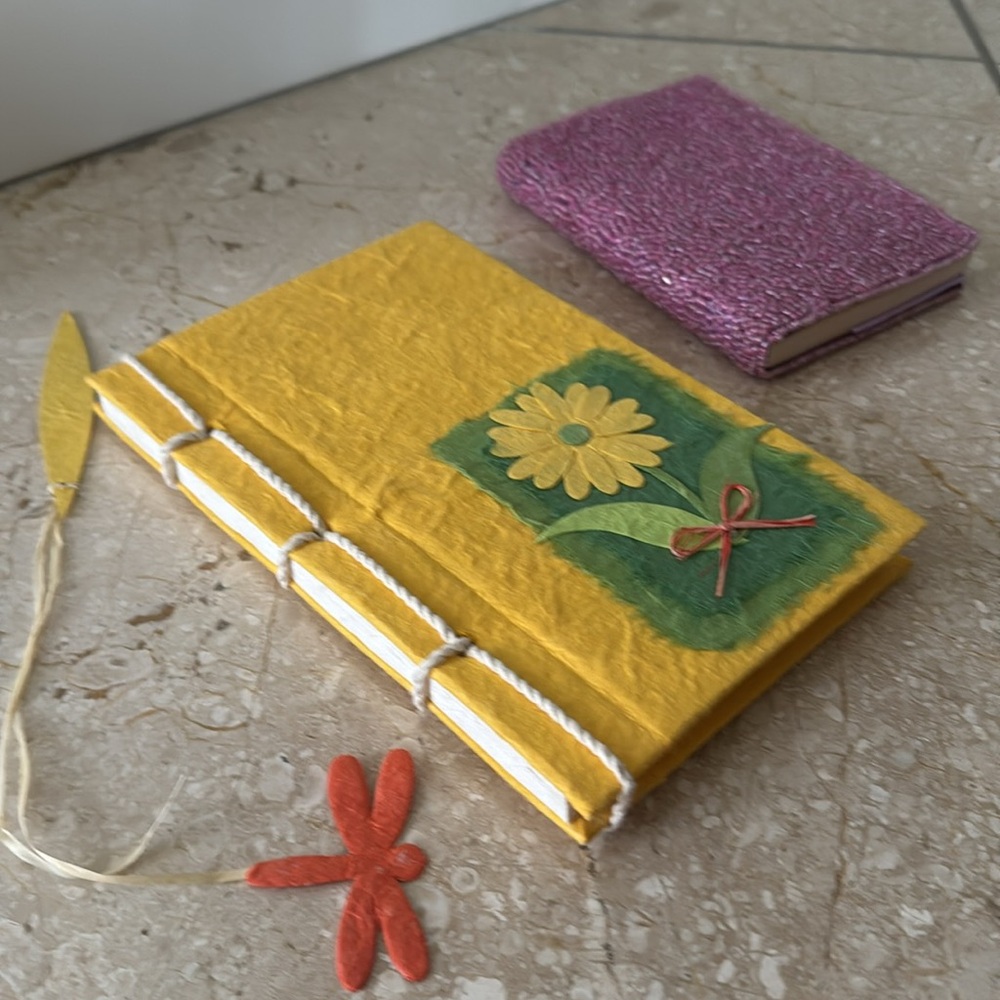 Set of 2 Beautiful Vintage Textured Handmade Journals / Notebooks - Picture 3 of 11